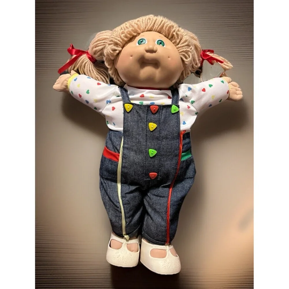 Cabbage Patch Kids 1978-1982 Sandy Brown/Blonde hair, Green Eyed Girl Red Bows